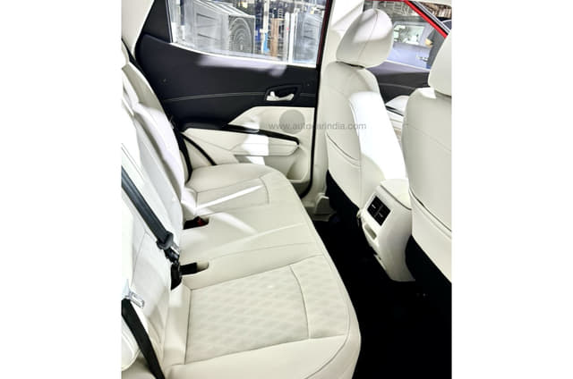 Second Row Seats Image - 251